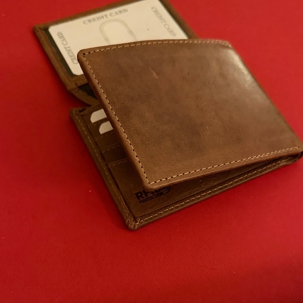 STAY FINE Minimalist Leather Wallet for Men with RFID Blocking